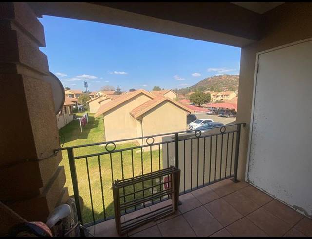 2 BEDROOM TOWNHOUSE FOR SALE IN MEREDALE